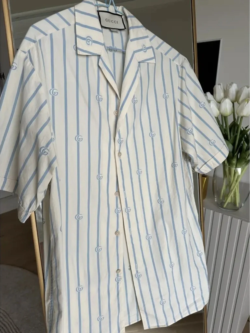 Gucci White Short-Sleeve Button-Down Shirt with Light Blue Stripes size large